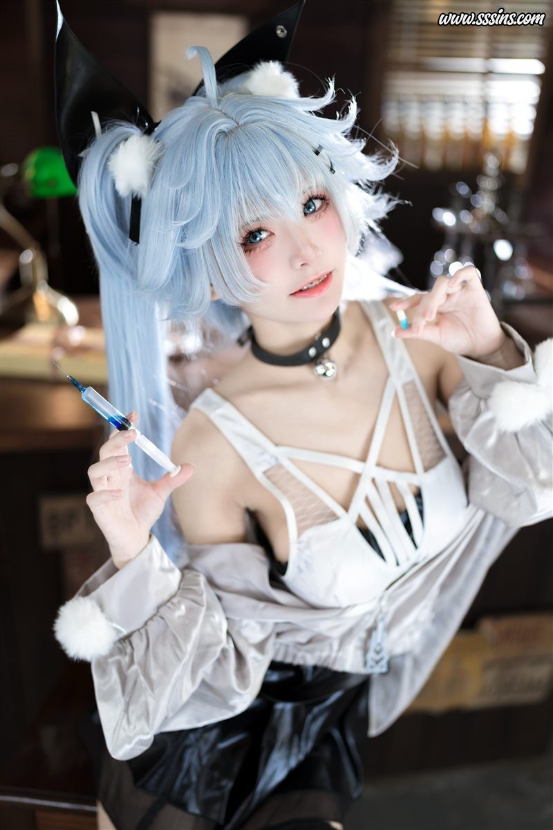 九柒喵 – 少女前线 芙洛伦 药心 [29P／397.9MB]