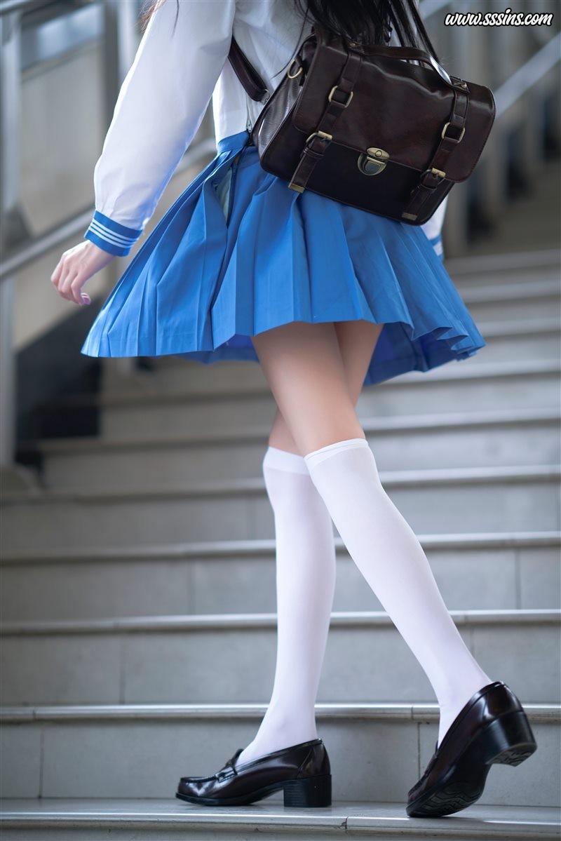 桜桃喵 – 地铁JK [33P／304.4MB]