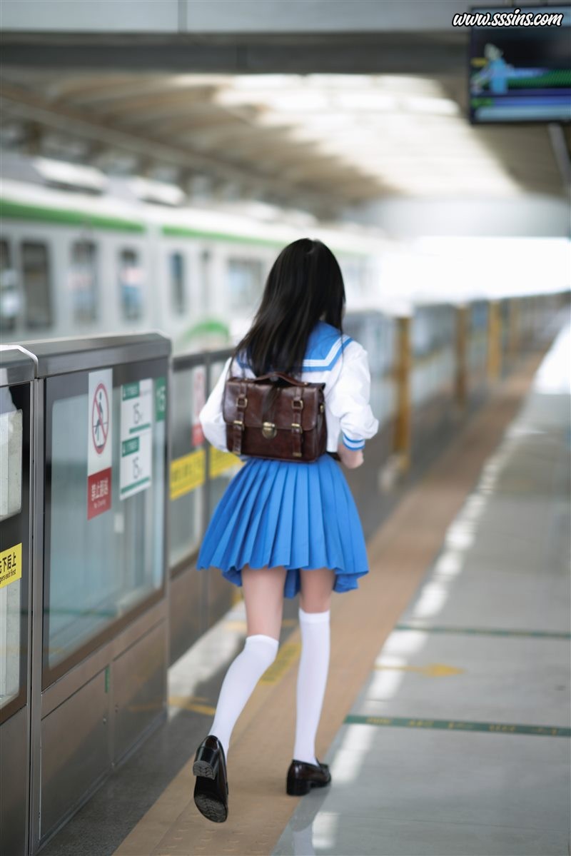 桜桃喵 – 地铁JK [33P／304.4MB]