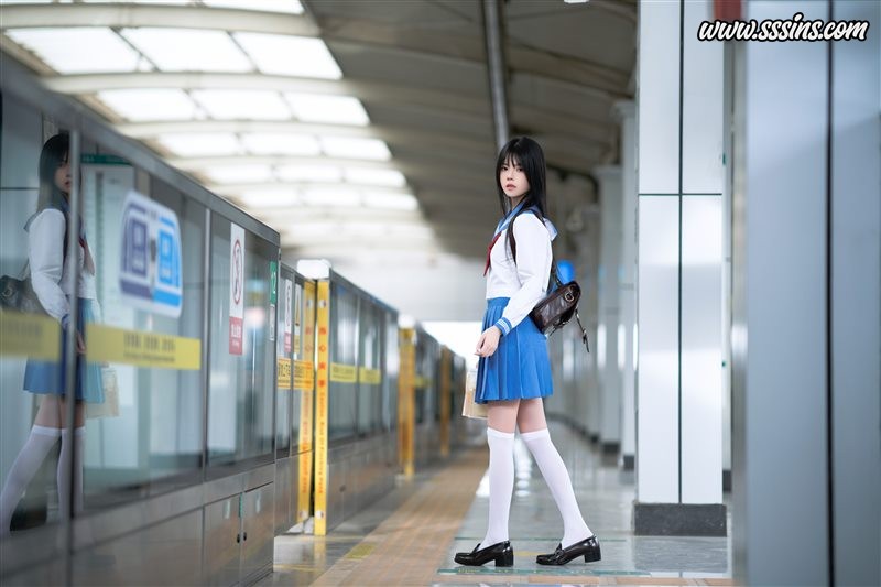 桜桃喵 – 地铁JK [33P／304.4MB]