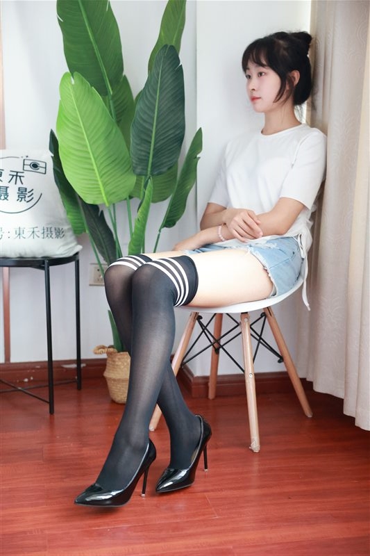 图片[2]-三禾摄影 NO.011 牛仔热裤 高跟 过膝袜[227P／1.12GB] - 呦糖社C+-呦糖社C+