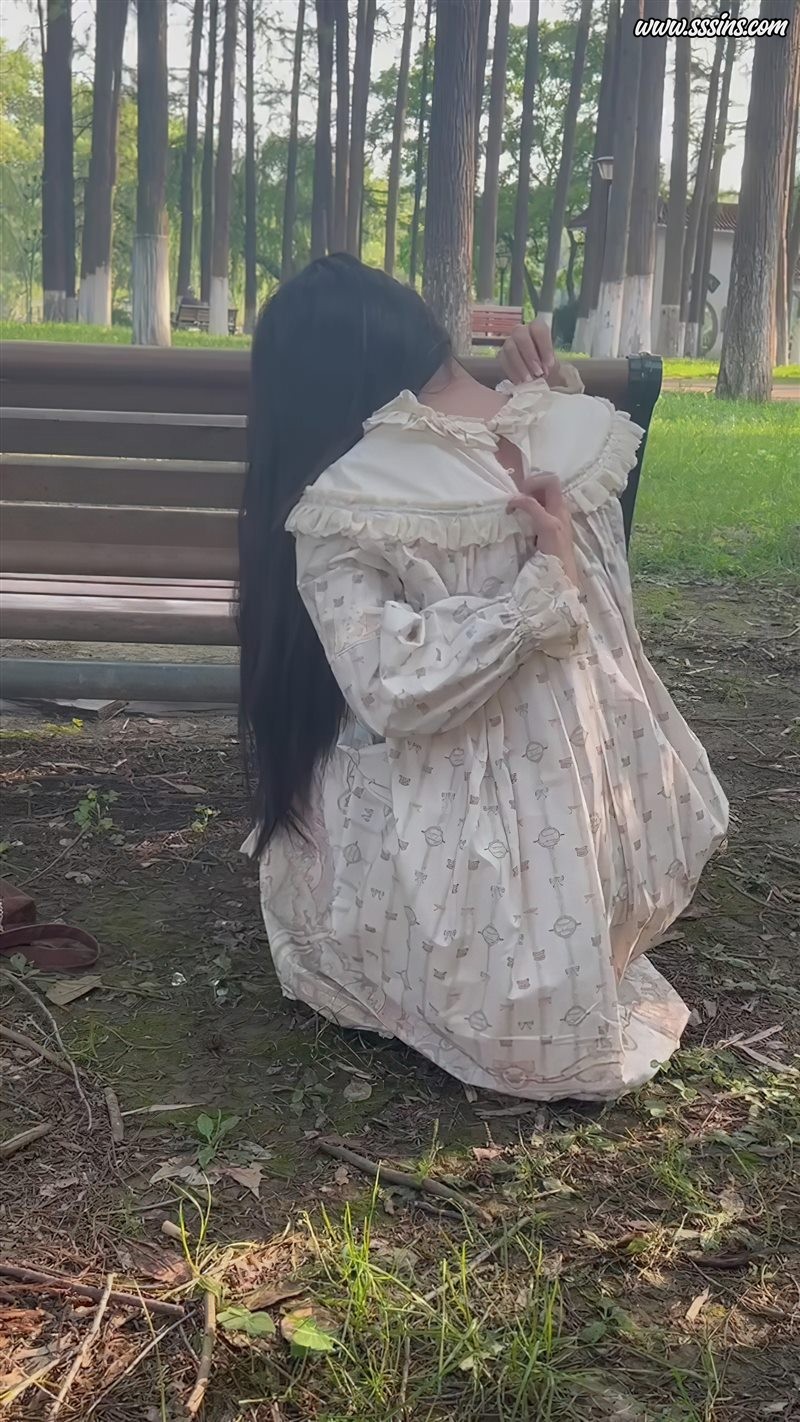 图片[2]-崽崽大王 - 双马尾萝莉定制户外露出 全裸逛商店好刺激 [6P + 4V／165.5MB] - 呦糖社C+-呦糖社C+