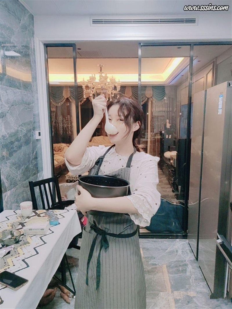 禧阿妹 - 极品御姐私拍泄密 露脸高颜气质女神 表里不一极度反差 [32P + 61V／2.95GB]-呦糖社C+