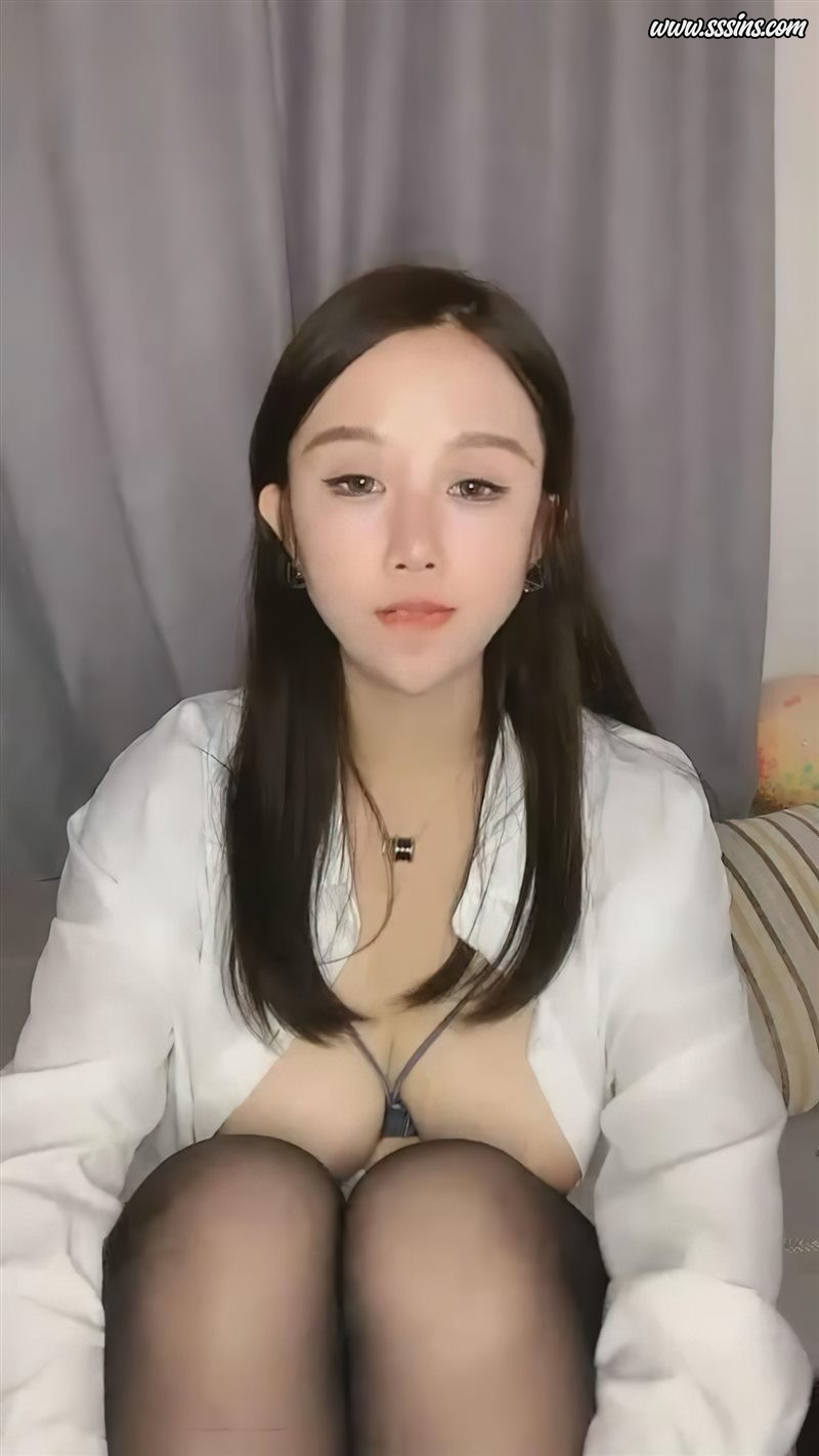 小乔AX - 半糖精品 肉感十足 白衬衣黑丝袜 [3P + 5V／2.9GB]-呦糖社C+