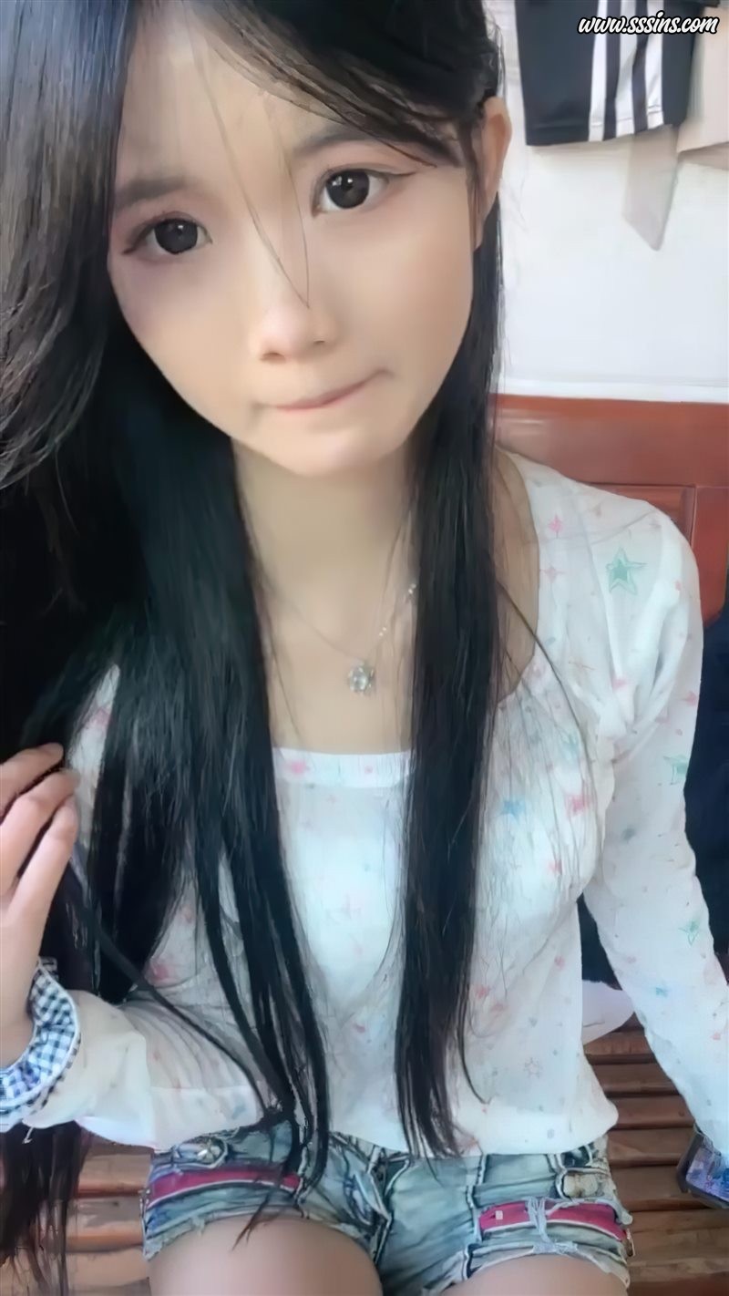 水嫩宝宝 - 农村07年美少女 户外跳蛋 勾搭隔壁油腻大叔 [5P + 3V／4.87GB] - 呦糖社C+-呦糖社C+