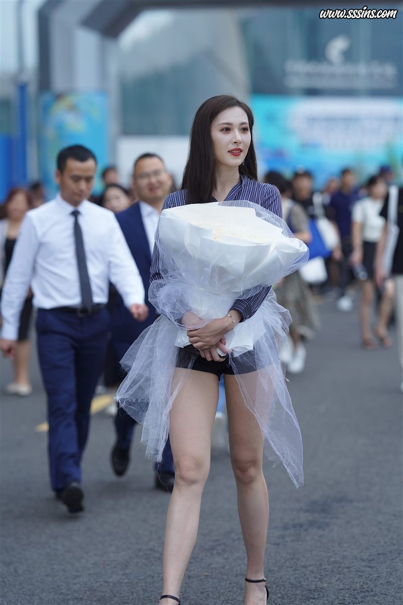 精选街拍作品 NO.5140 黑色短裤大长腿[124P／221MB] - 呦糖社C+-呦糖社C+